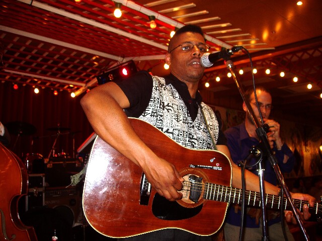 min 2006 12 05 latino 070